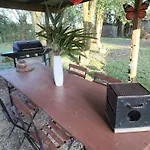 La Vie Est Belle, Dans Un Petit Coin De Paradis