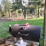 La Vie Est Belle, Dans Un Petit Coin De Paradis *