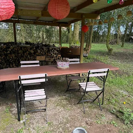 La Vie Est Belle, Dans Un Petit Coin De Paradis *