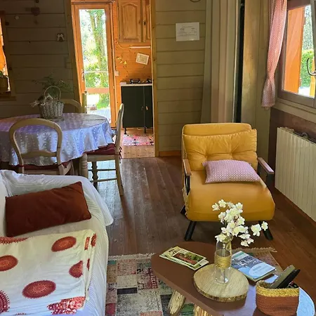 Dans Un Petit Coin De Paradis, La Vie Est Belle *