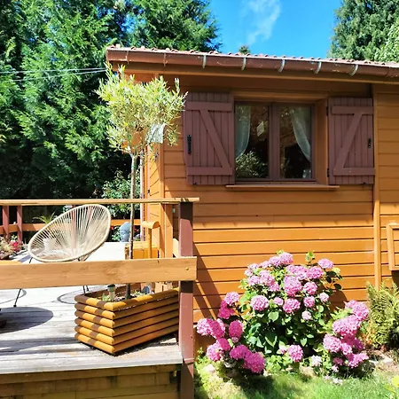 Dans Un Petit Coin De Paradis, La Vie Est Belle *
